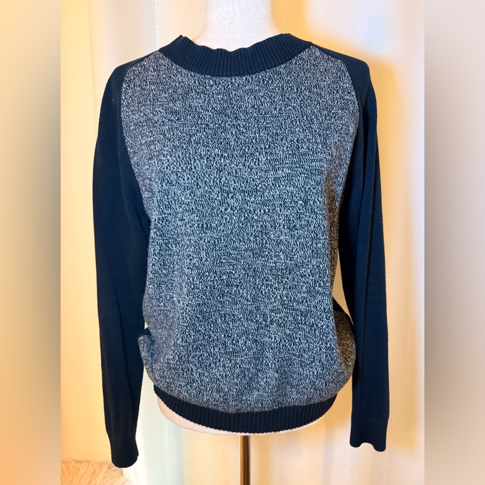 GAP Women's Black and Gray Crew Neck Sweater